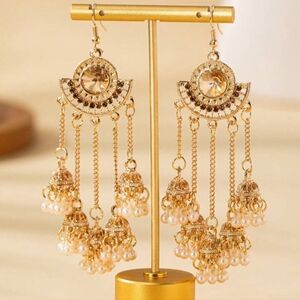Elegant Gold and Pearl Dangle Earrings